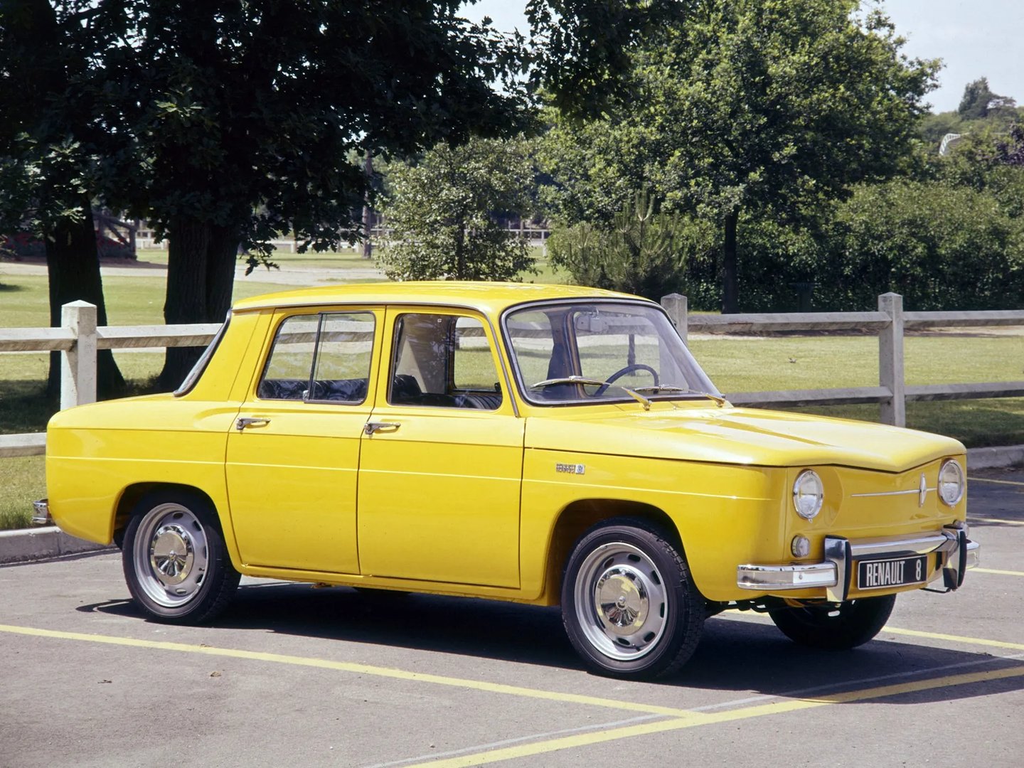 Renault_8_1_generation__Sedan__1.jpg