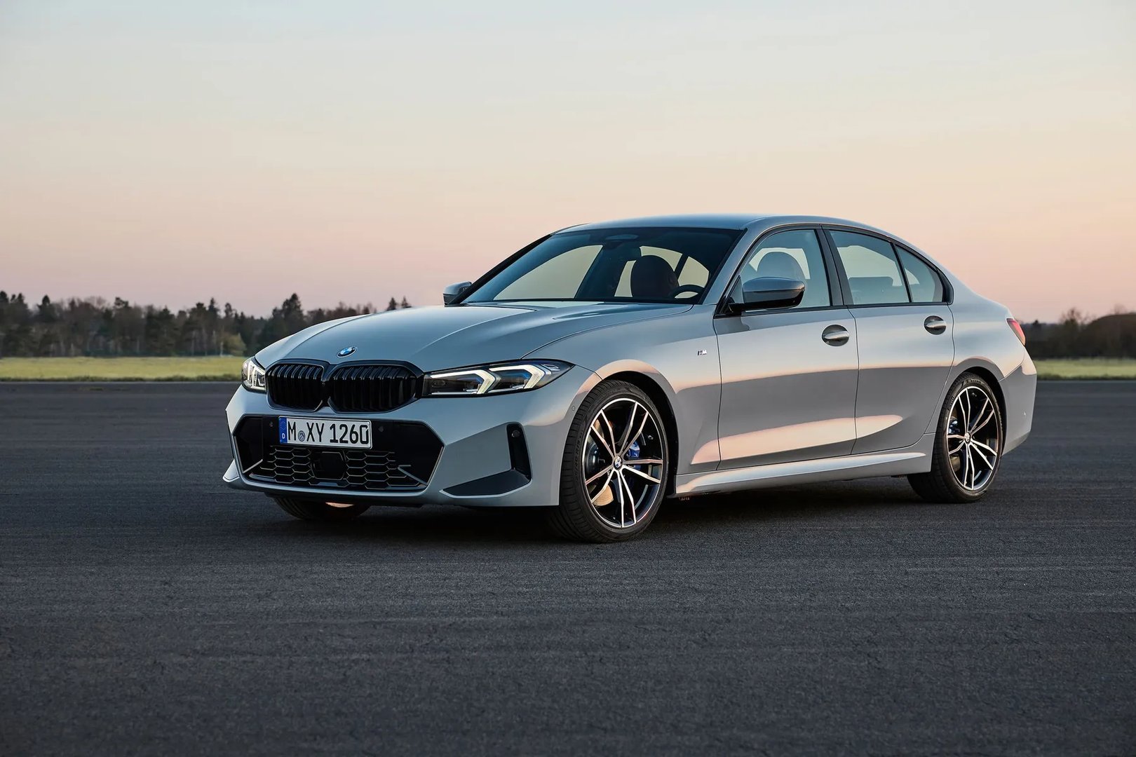 BMW_3_series_7_generation_restyling_1__Sedan__1.jpg