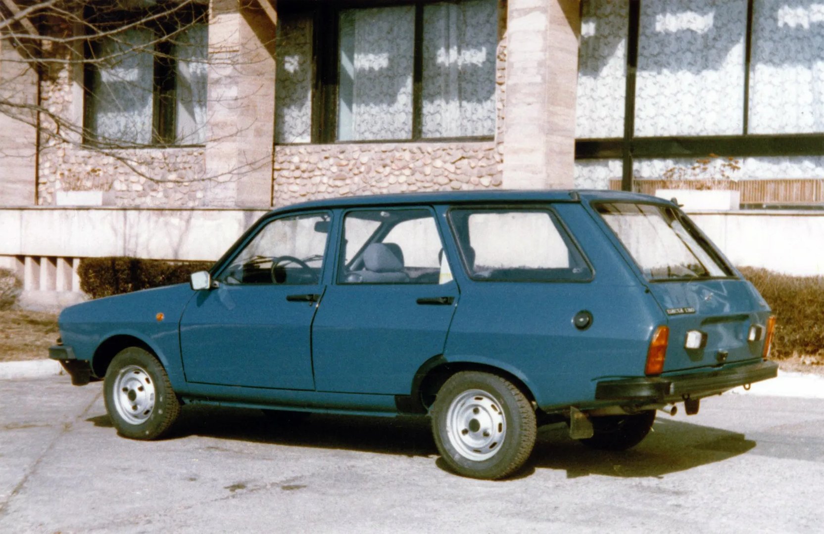 Dacia_1310_1_generation__Estate_5-door__2.jpg