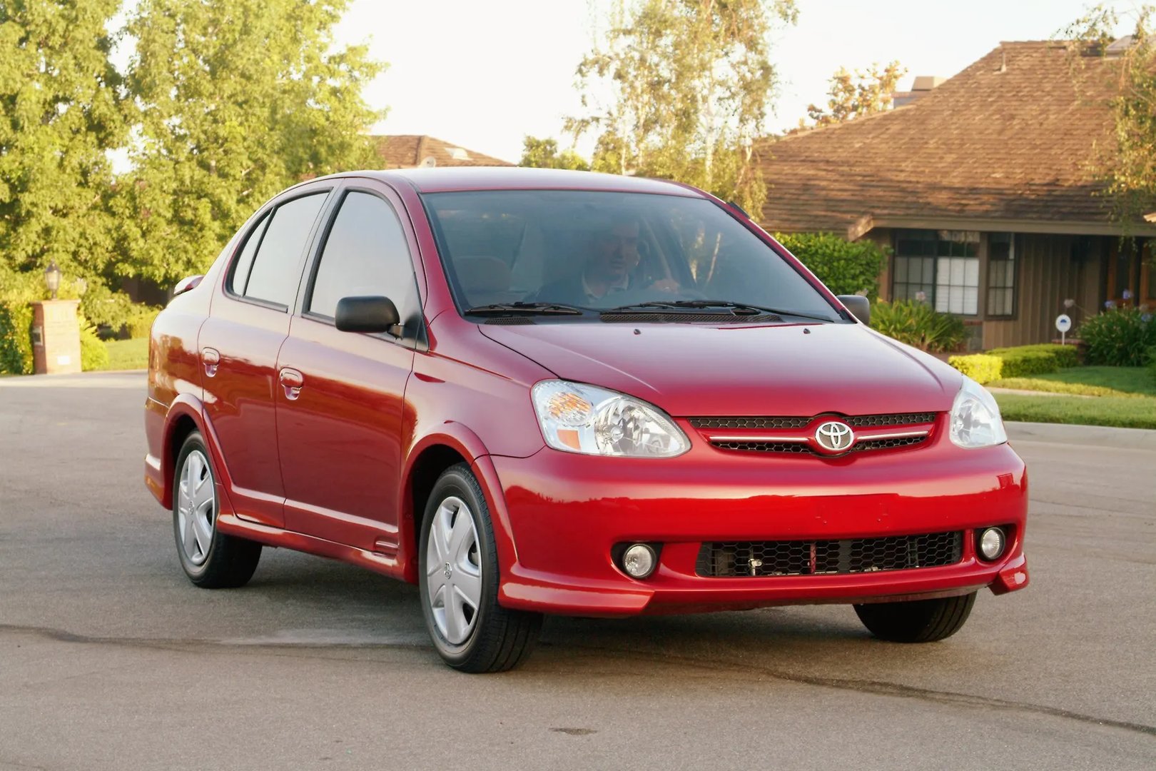 Toyota_Echo_1_generation__Sedan__10.jpg