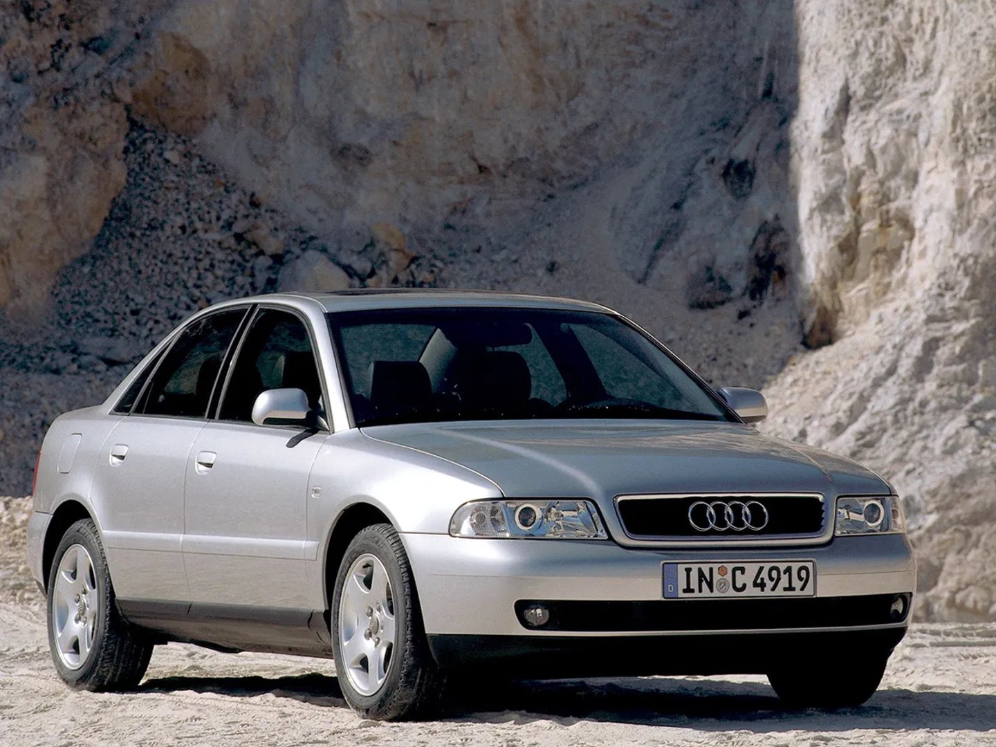 Audi_A4_1_generation_restyling__Sedan__4.jpg