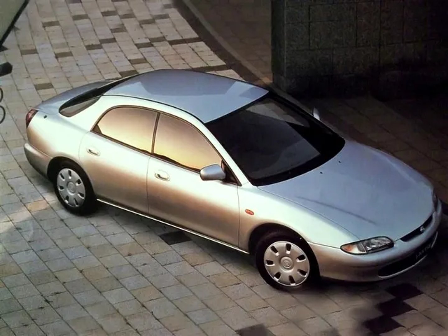 Mazda_Lantis_1_generation__Sedan__1.jpg