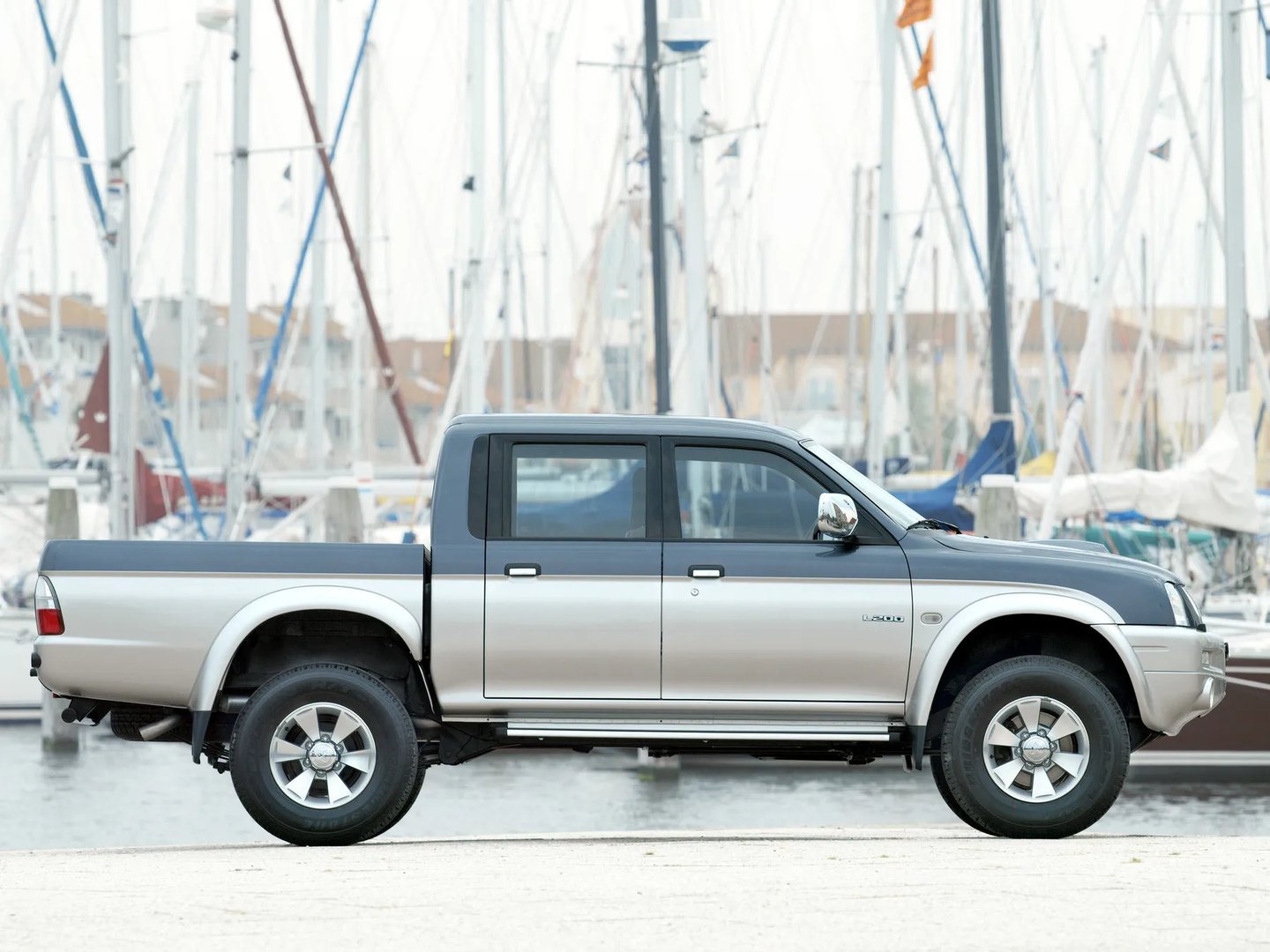 Mitsubishi_L200_3_generation_restyling__Pickup_double-cab__4.jpg