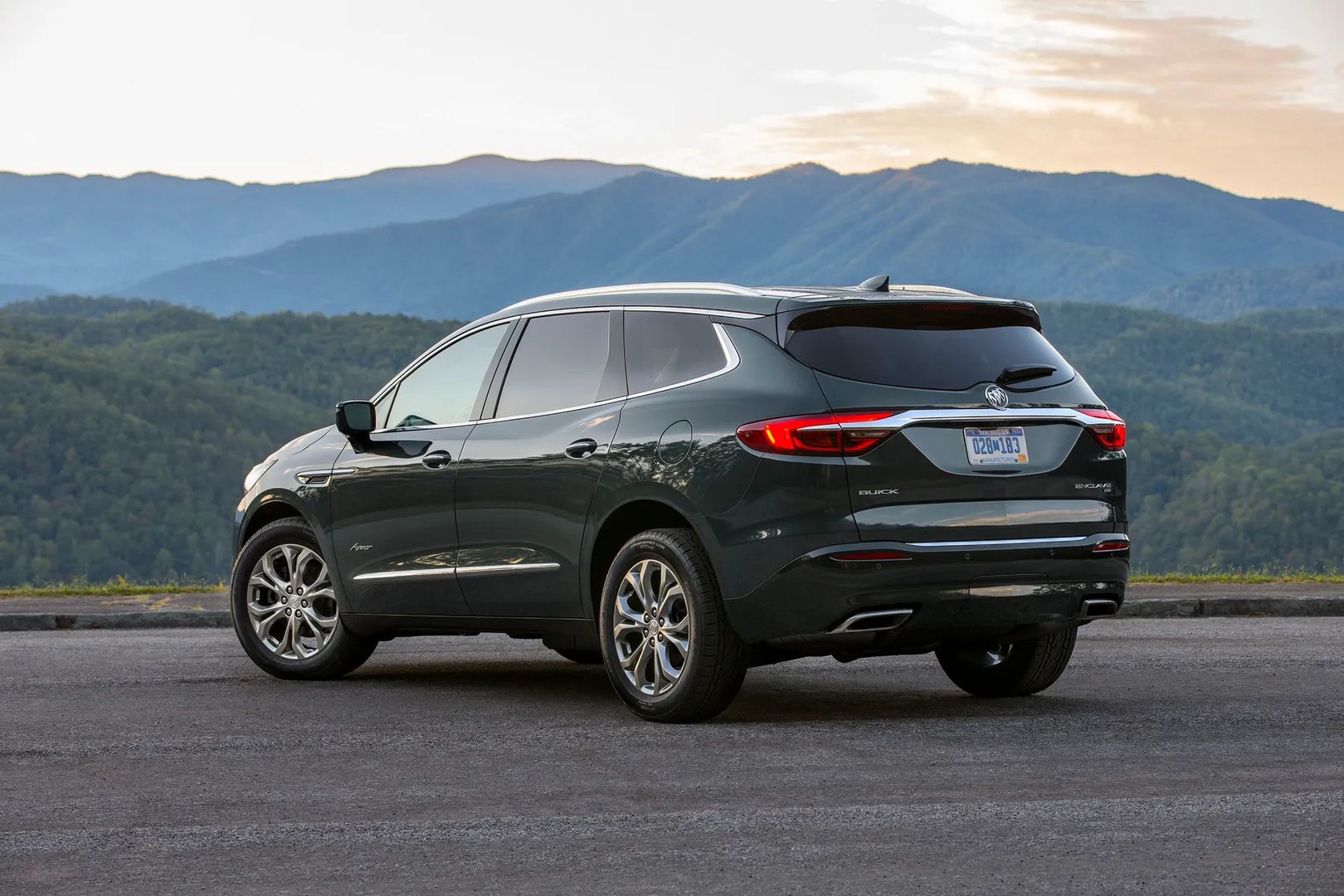 Buick_Enclave_2_generation__SUV_5-doors__4.jpg