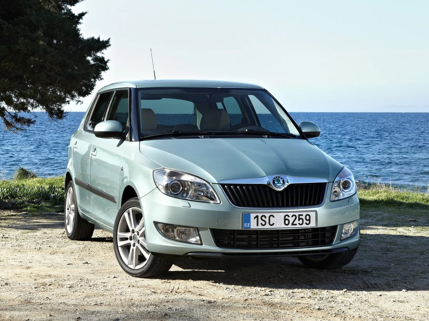Skoda_Fabia_2_generation_restyling__Hatchback_5-door__7.jpg