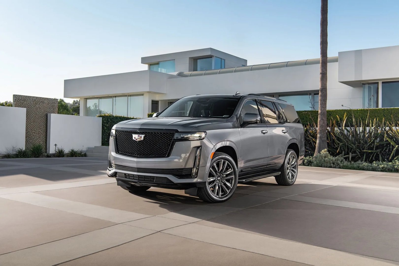 Cadillac_Escalade_5_generation__SUV_5-doors__4.jpg