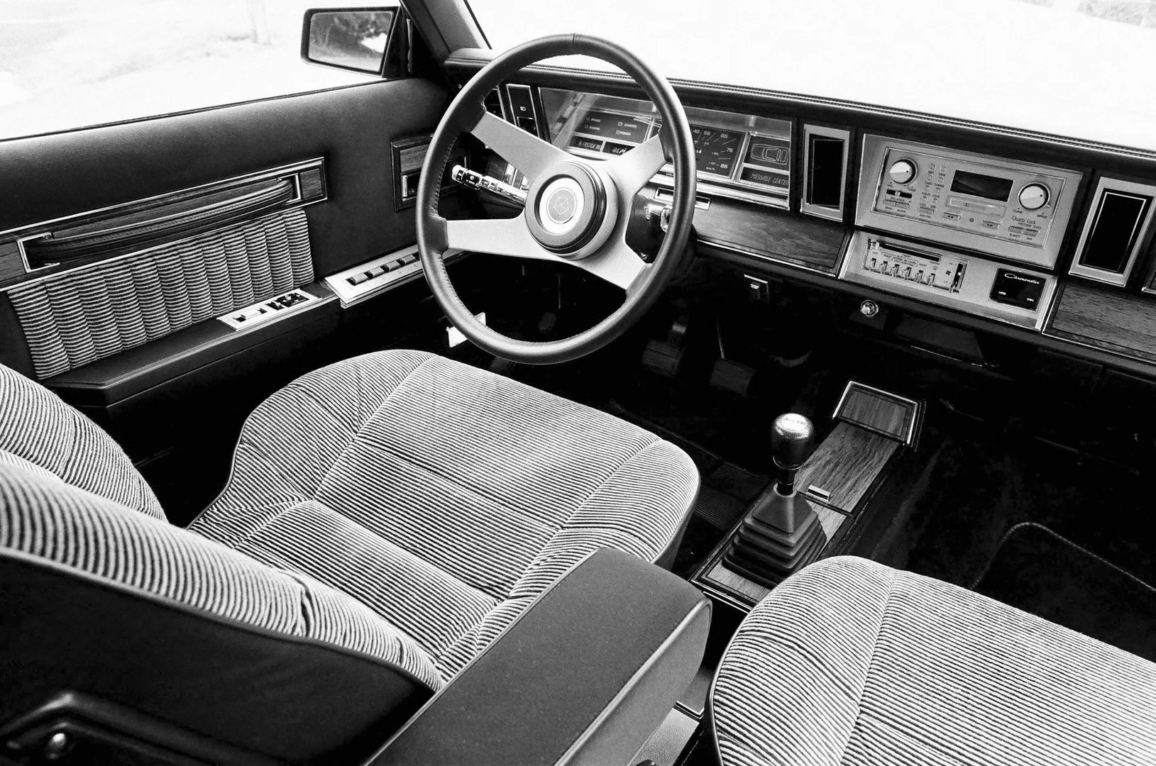 Dodge_600_1_generation__Sedan__5.jpg