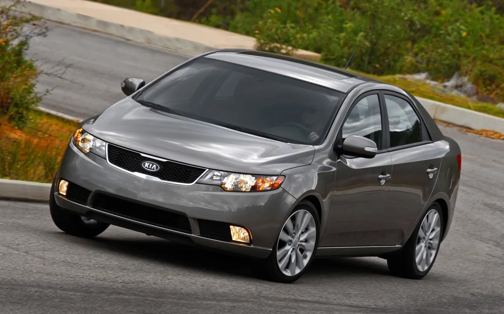 Kia_Forte_1_generation__Sedan__3.jpg