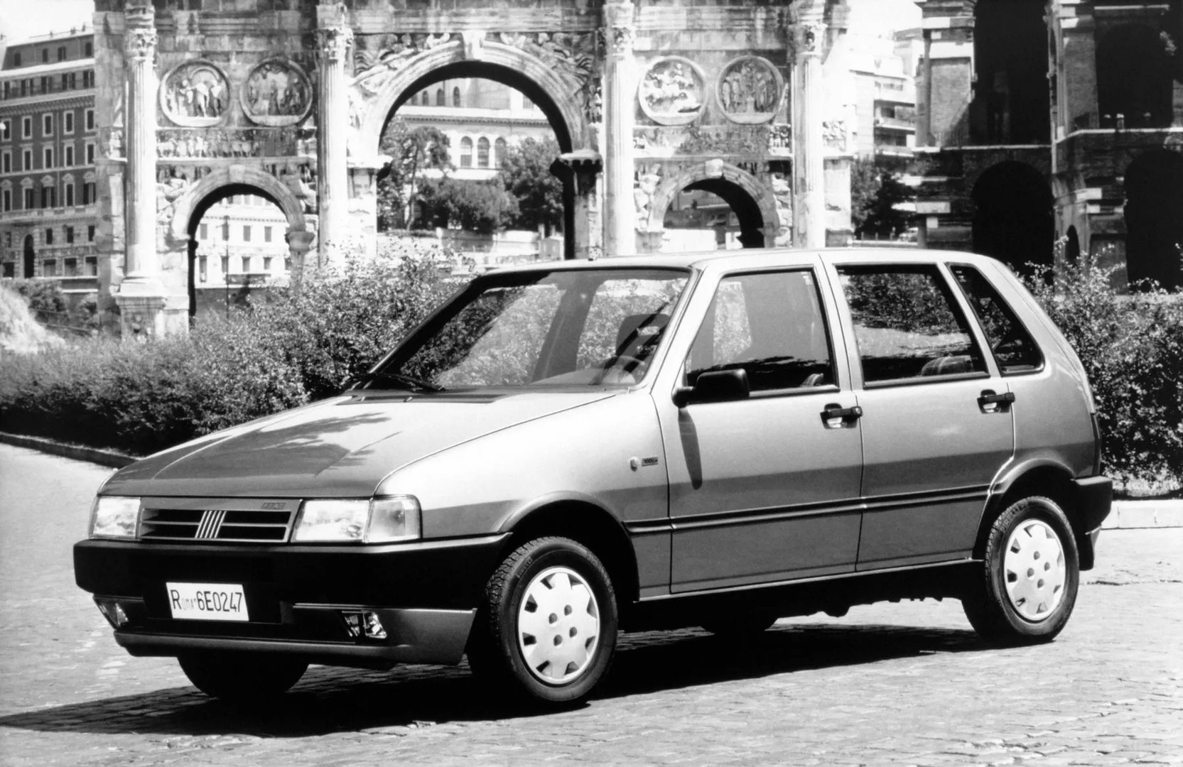 Fiat_Uno_1_generation_restyling__Mini_5-doors__2.jpg