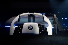 BMW Panoramic iDrive: Una rivoluzione nell'interazione automobilistica