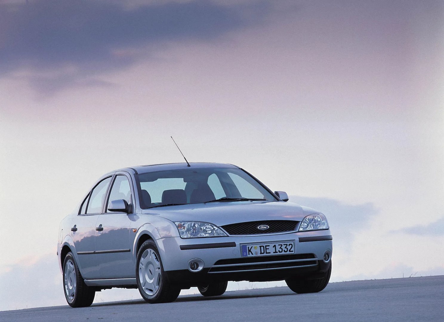 Ford_Mondeo_3_generation__Sedan__8.jpg