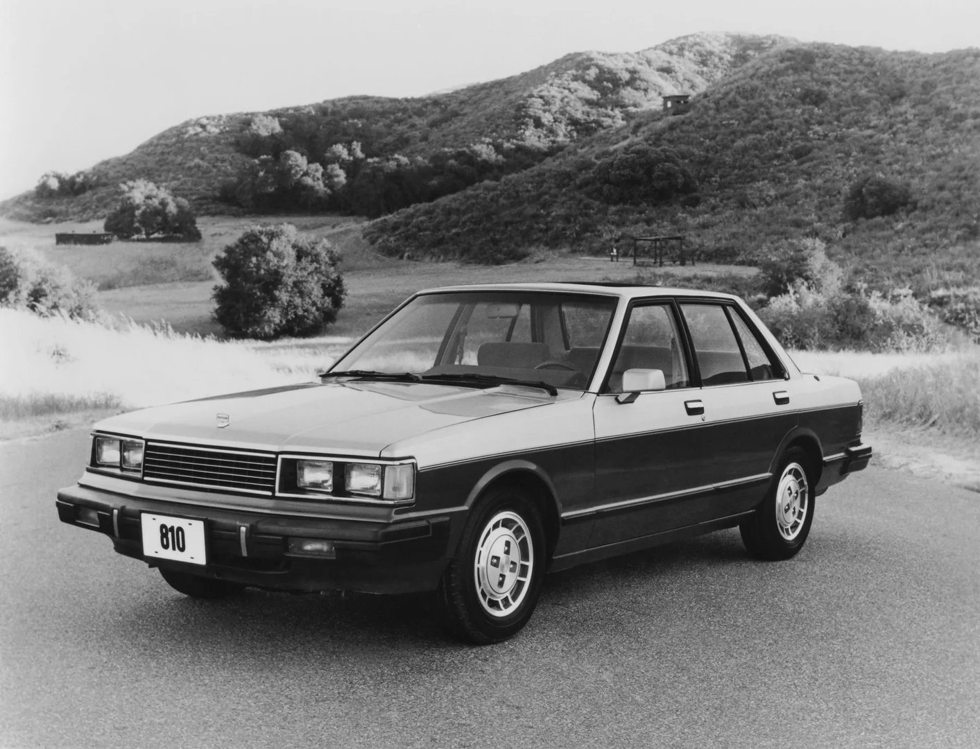 Nissan_Maxima_1_generation__Sedan__1.jpg