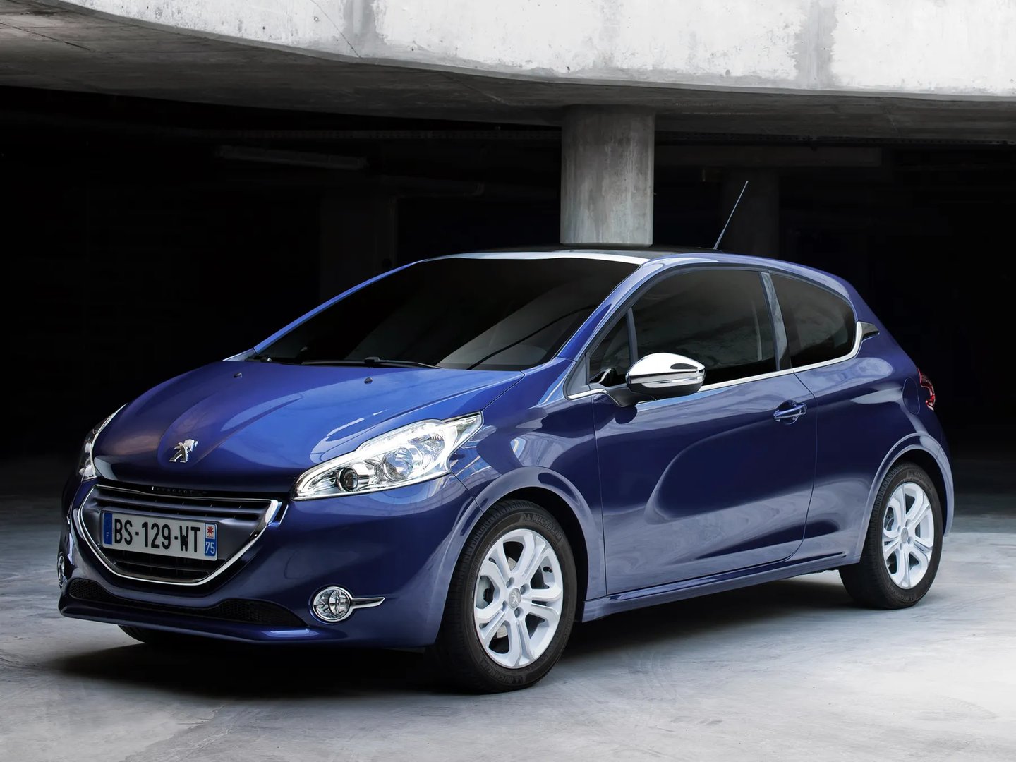 Peugeot_208_1_generation__Mini_3-doors__3.jpg