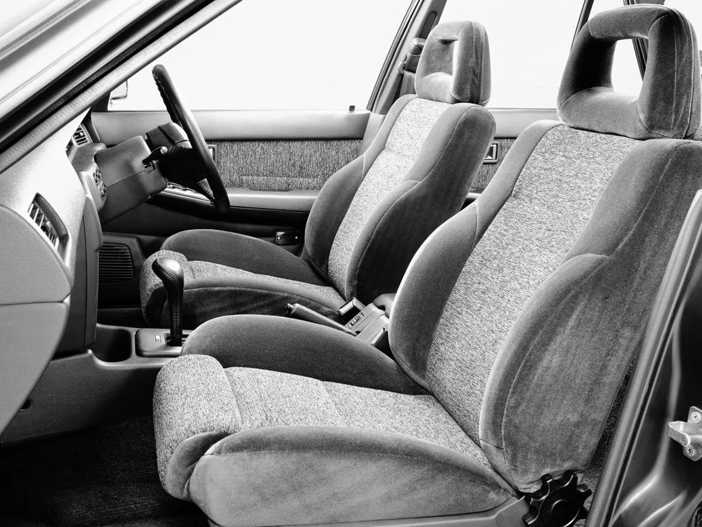 Nissan_Bluebird_9_generation__Hatchback_5-door__5.jpg