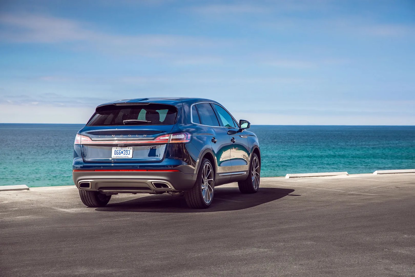 Lincoln_Nautilus_1_generation__SUV_5-doors__1.jpg