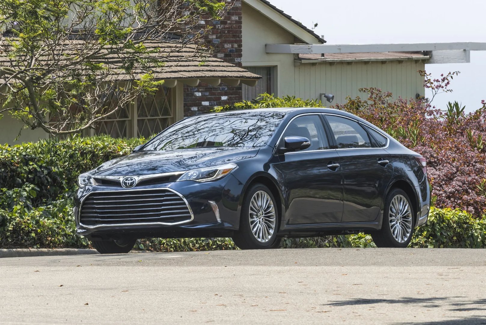 Toyota_Avalon_4_generation_restyling__Sedan__11.jpg