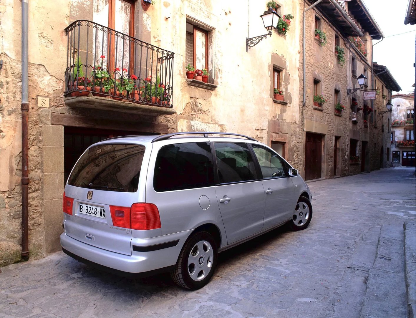 SEAT_Alhambra_1_generation_restyling__Minivan__7.jpg