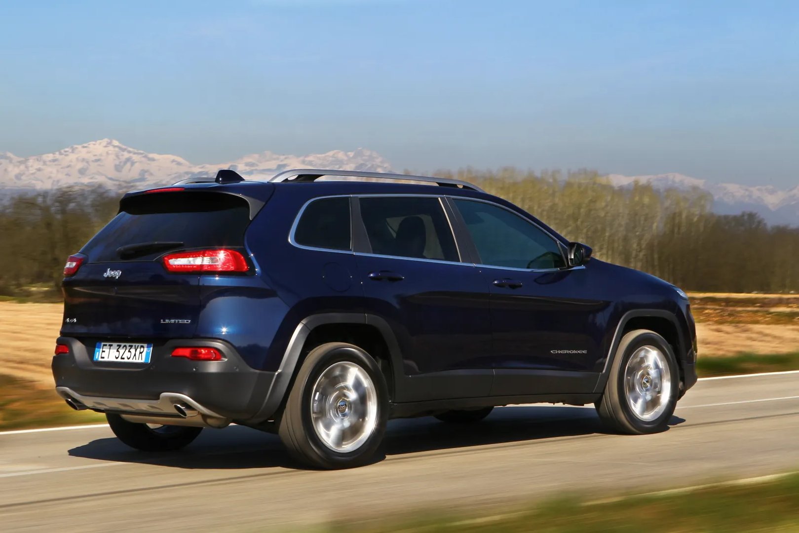 Jeep_Cherokee_5_generation__SUV_5-doors__5.jpg
