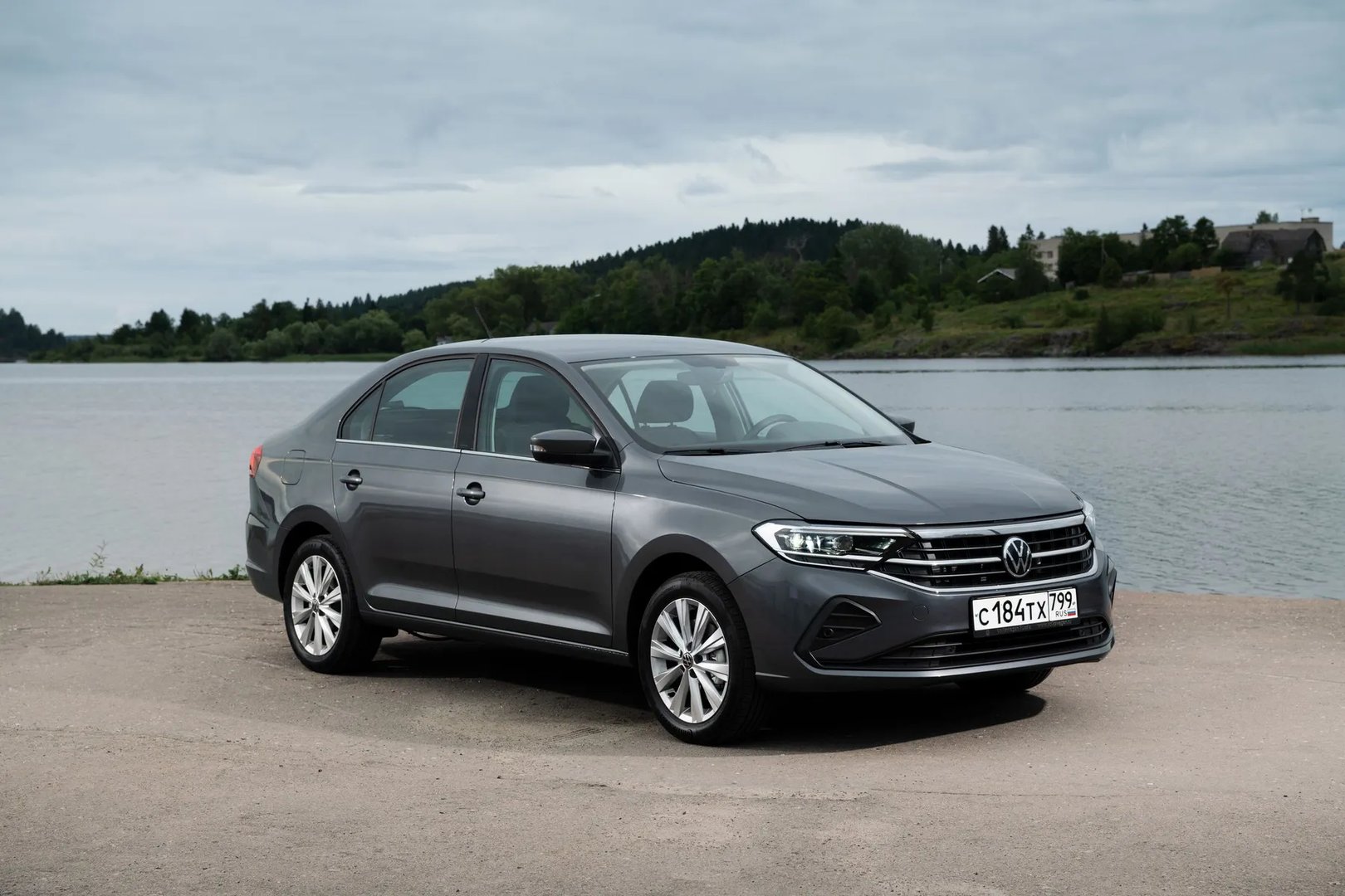 Volkswagen_Polo_6_generation__Liftback__7.jpg