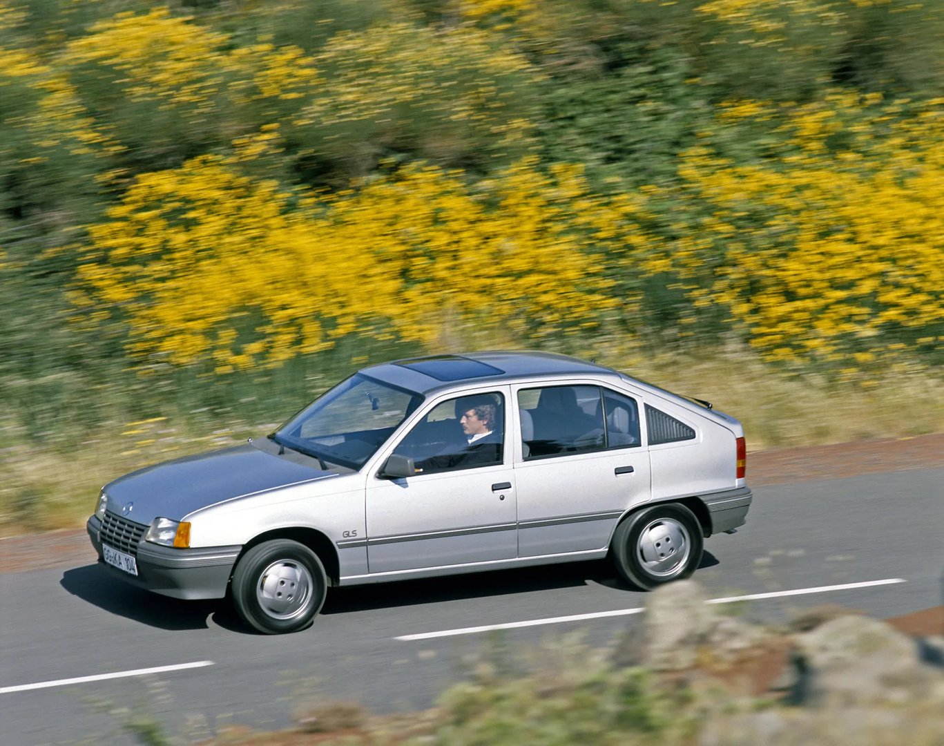 Opel_Kadett_5_generation__Hatchback_5-door__4.jpg
