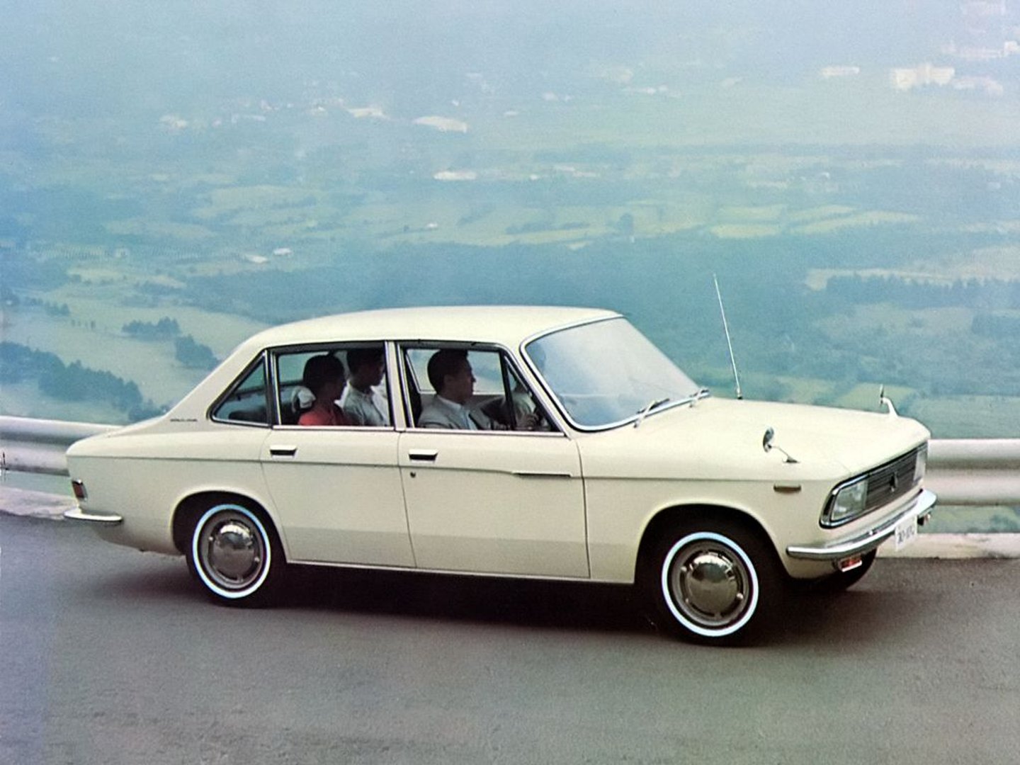 isuzu_Florian_1_generation__Sedan__6.jpg