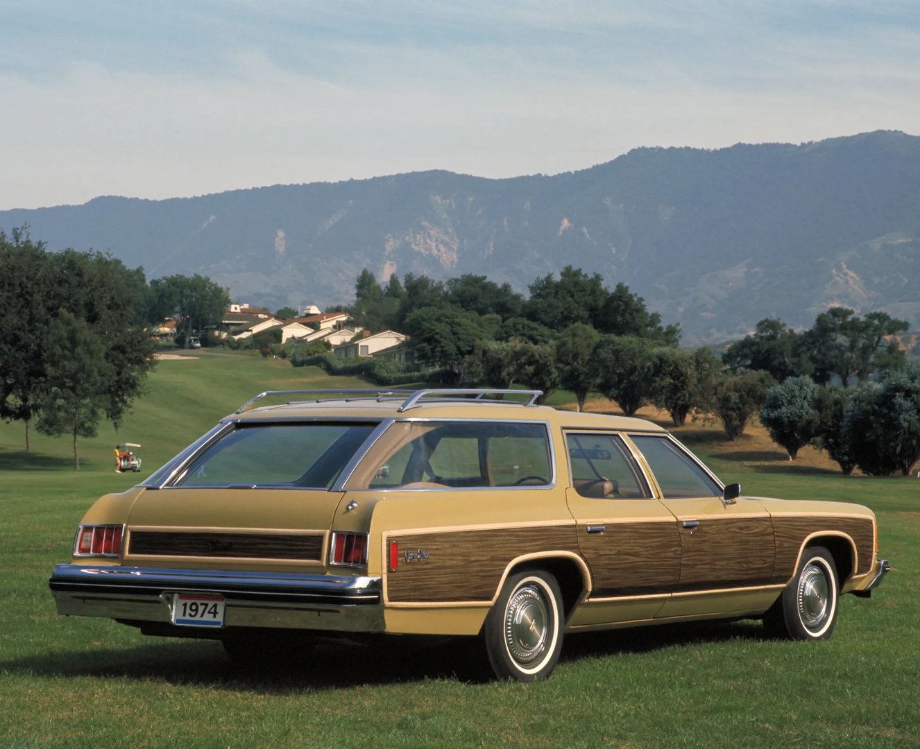 Chevrolet_Caprice_2_generation__Estate_5-door__1.jpg