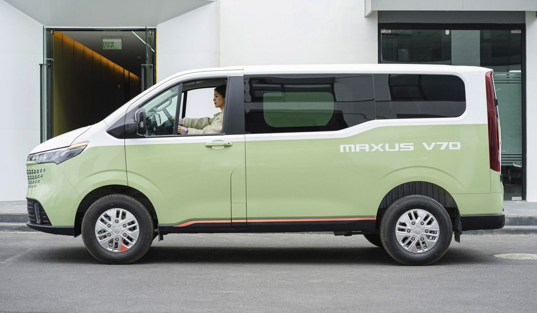 maxus_V70_1_generation__Minivan__9.jpg