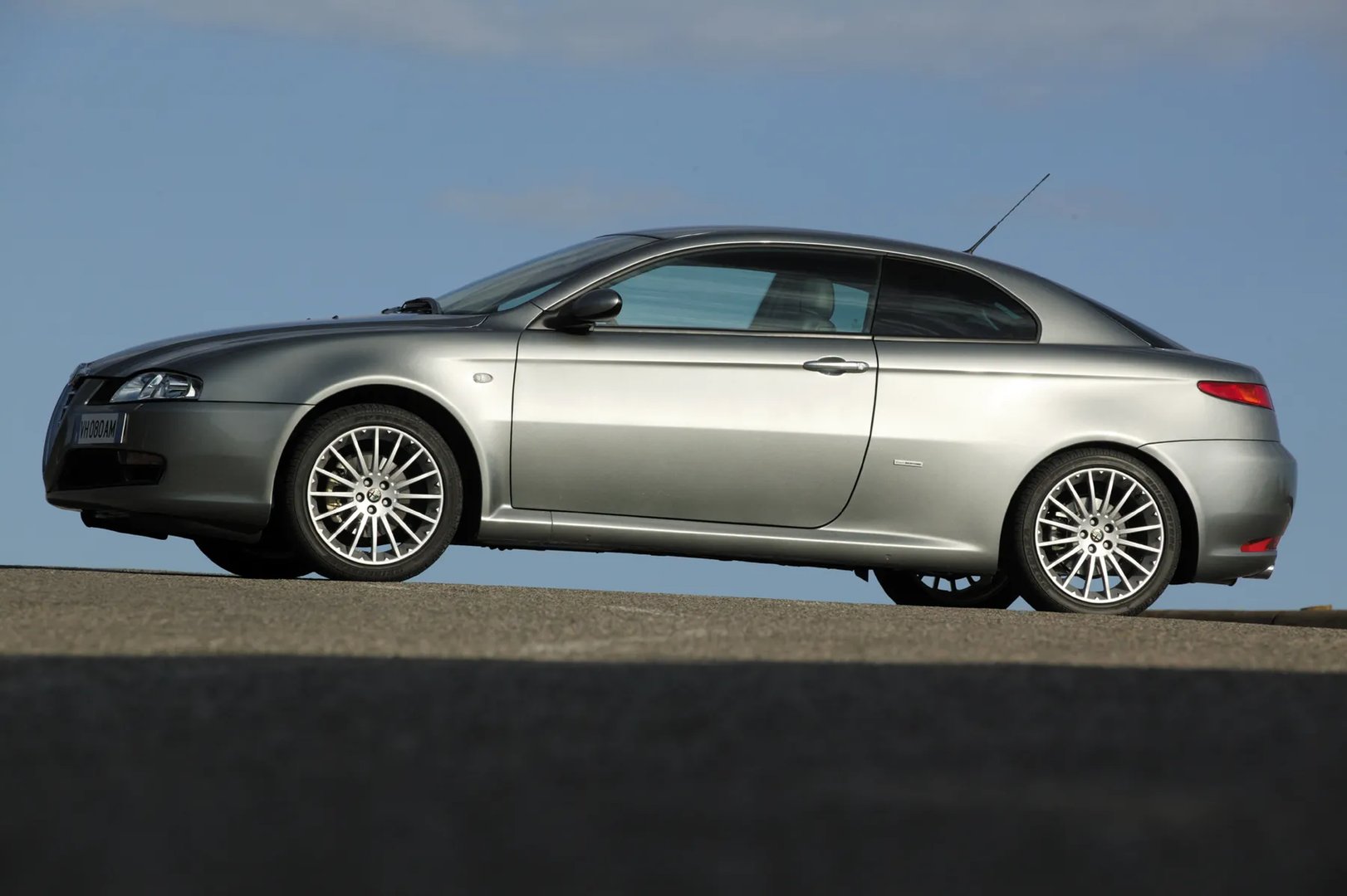 Alfa Romeo_GT_1_generation__Coupe__7.jpg