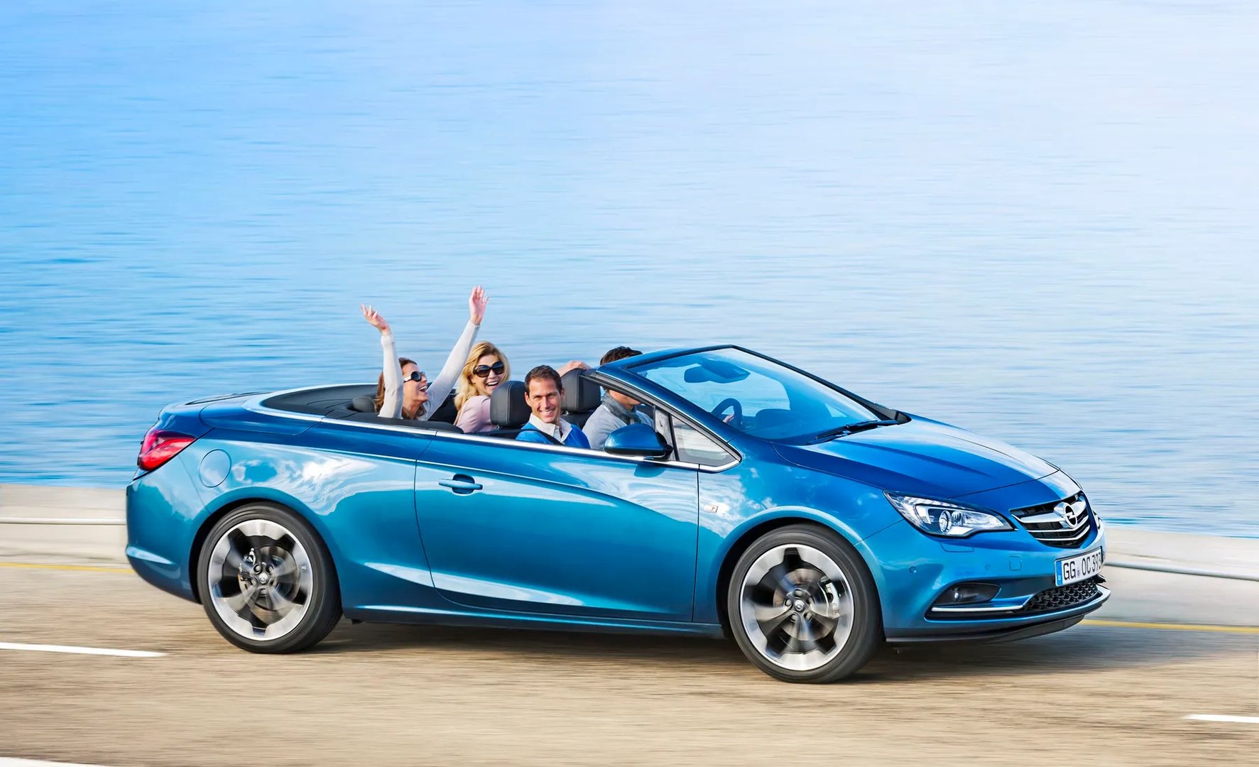 Opel_Cascada_1_generation__Cabrio__1.jpg