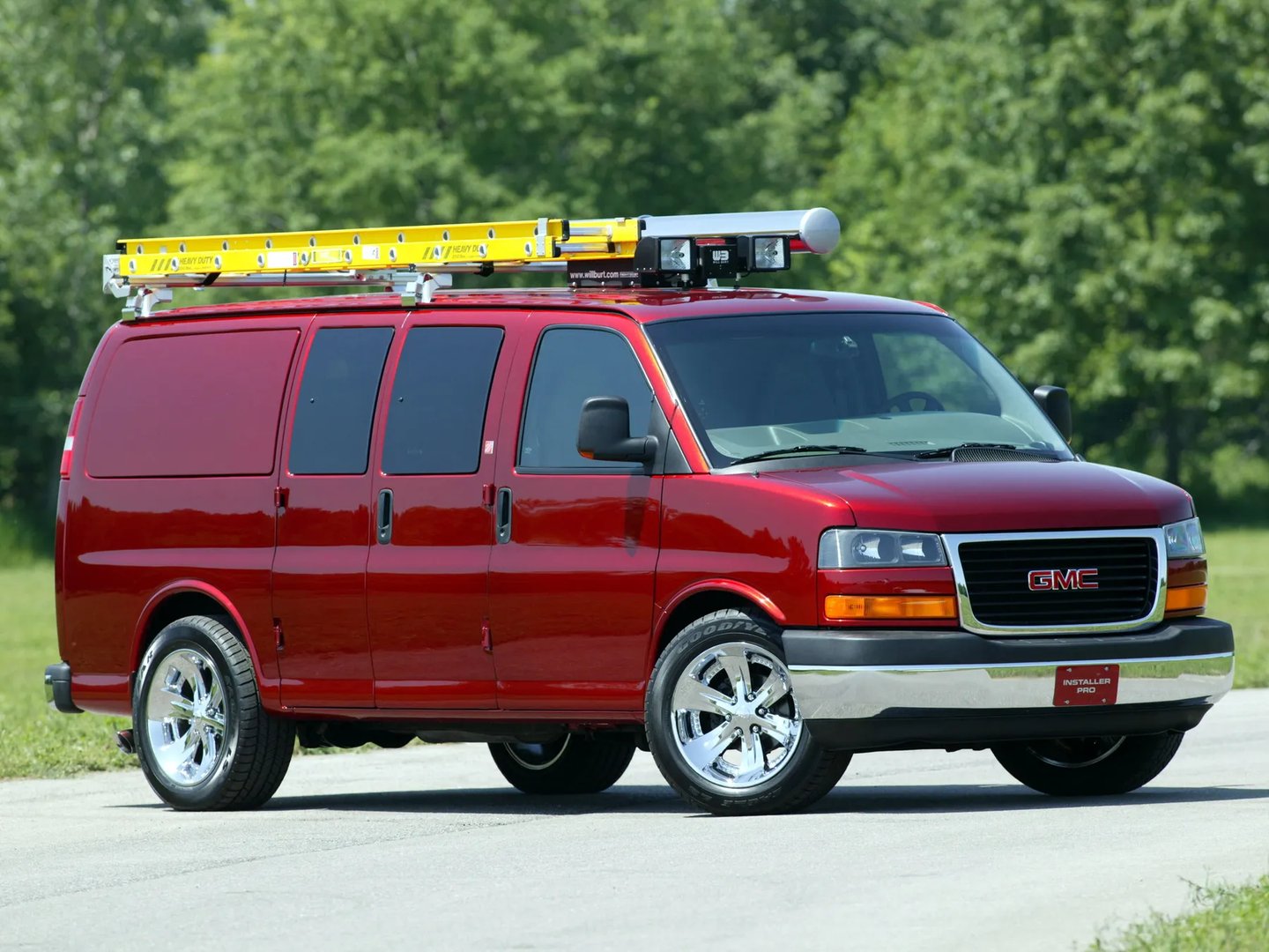 GMC_Savana_1_generation__Minivan__1.jpg