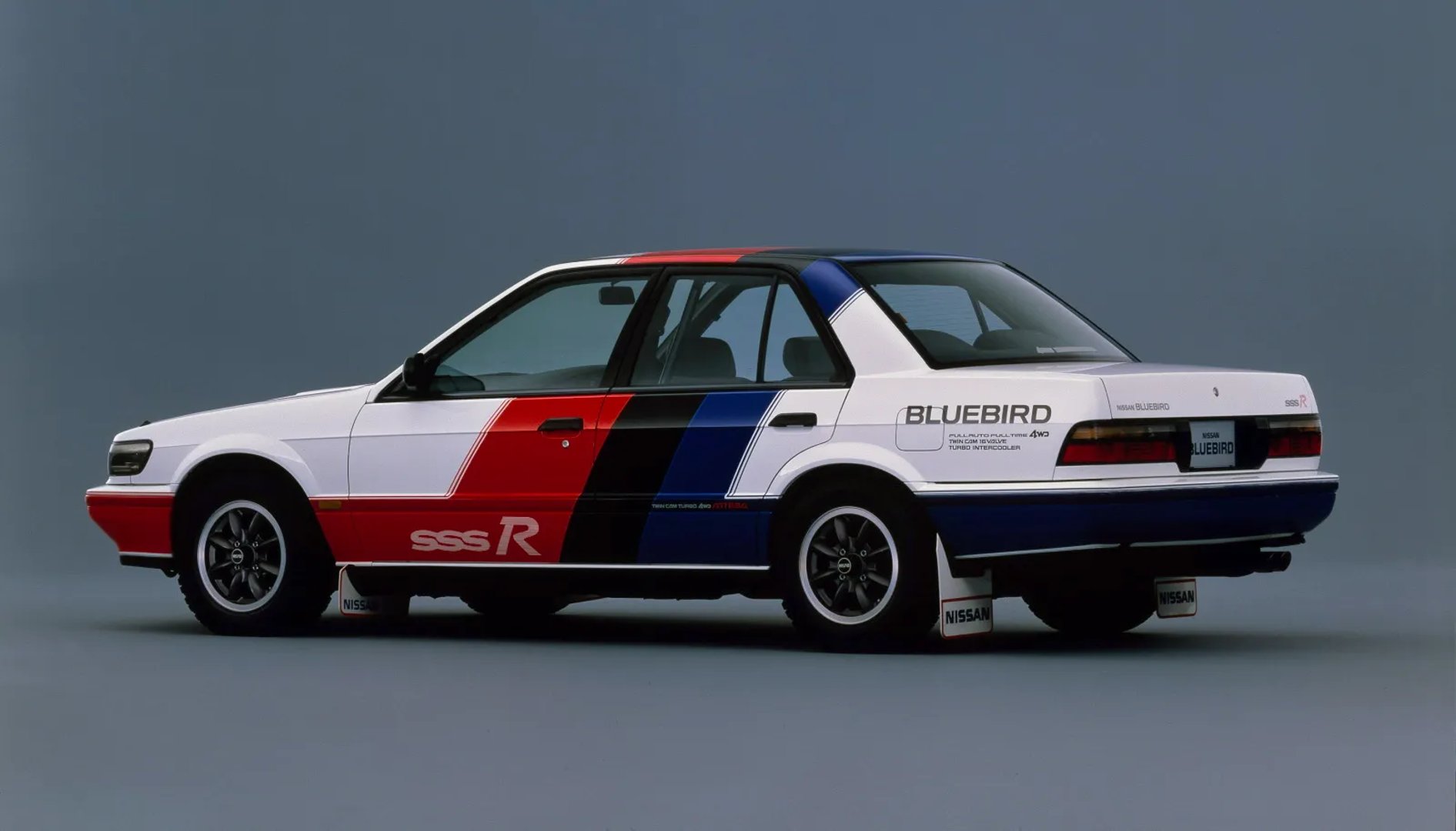 Nissan_Bluebird_8_generation__Sedan__3.jpg