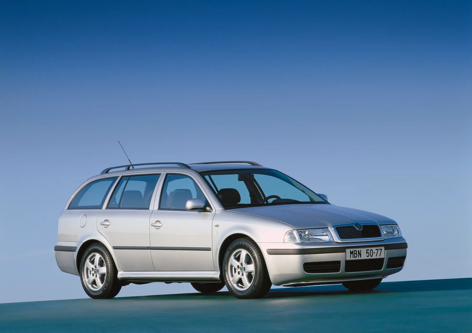 Skoda_Octavia_1_generation_restyling__Estate_5-door__1.jpg