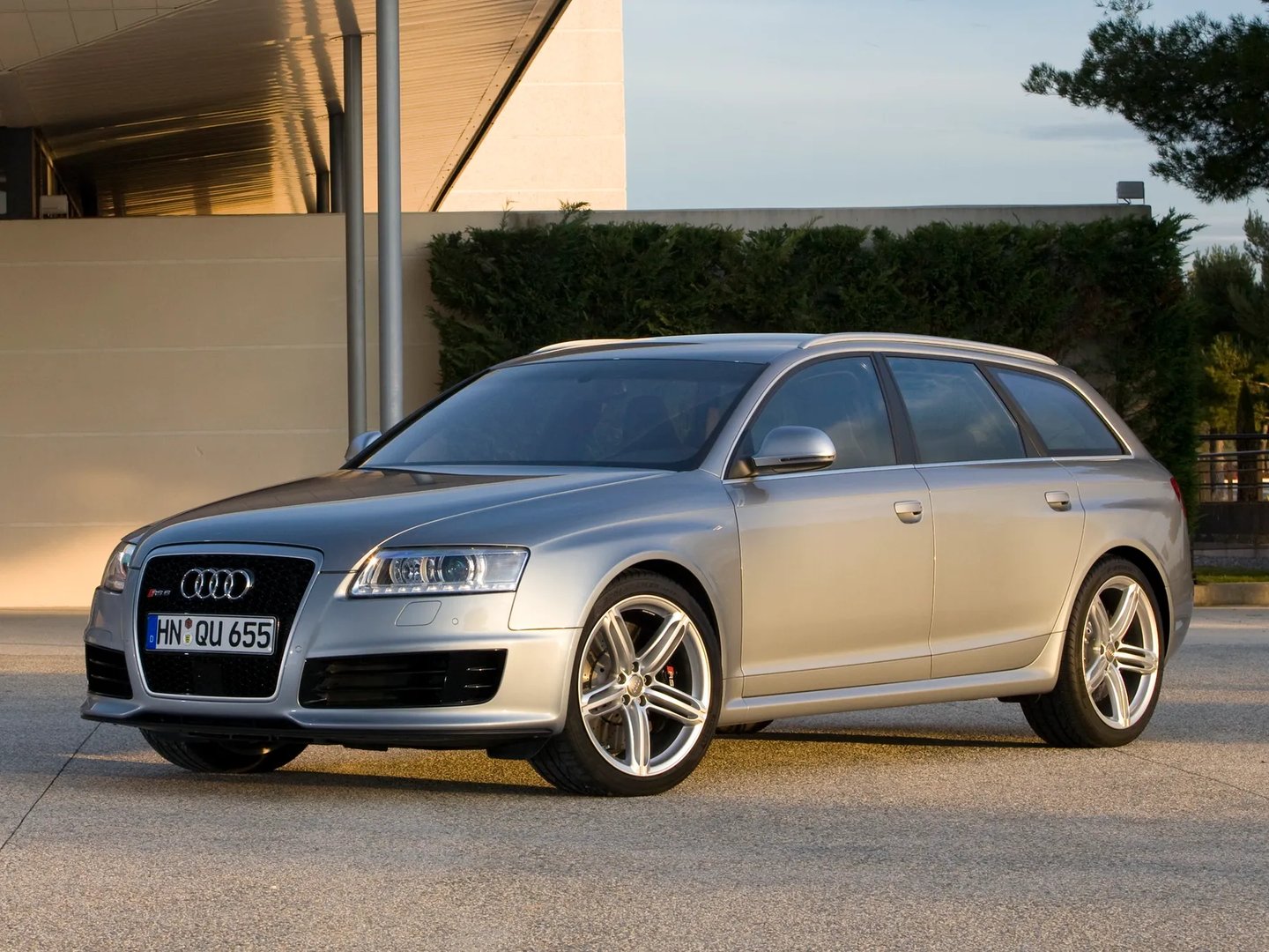 Audi_RS6_2_generation__Estate_5-door__1.jpg