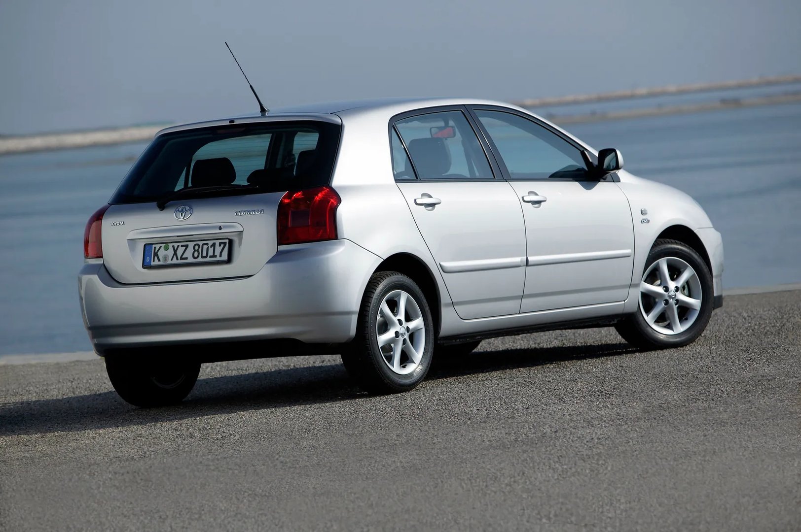 Toyota_Corolla_9_generation__Hatchback_5-door__5.jpg
