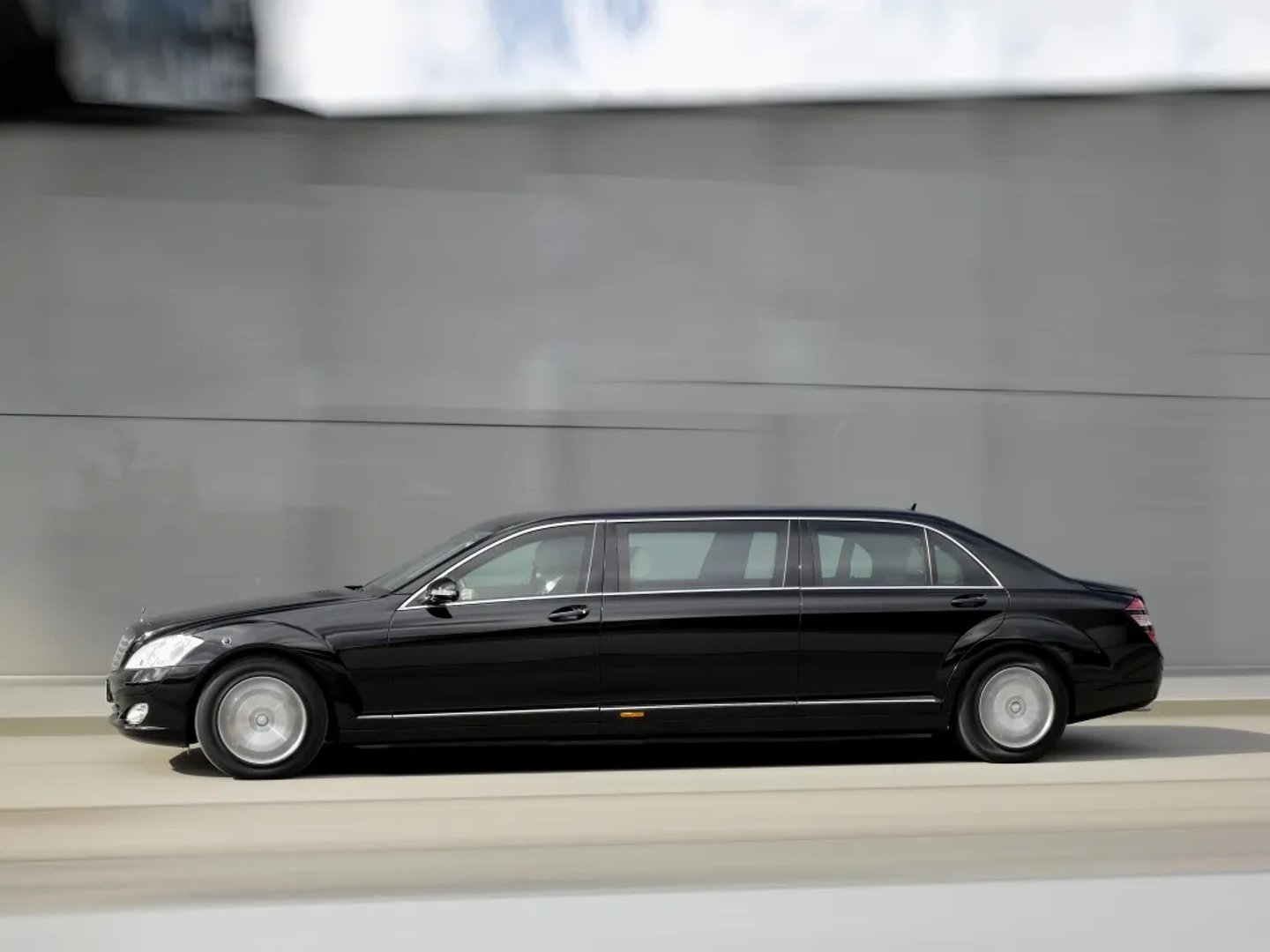 Mercedes_S-Class_5_generation__Limousine__6.jpg