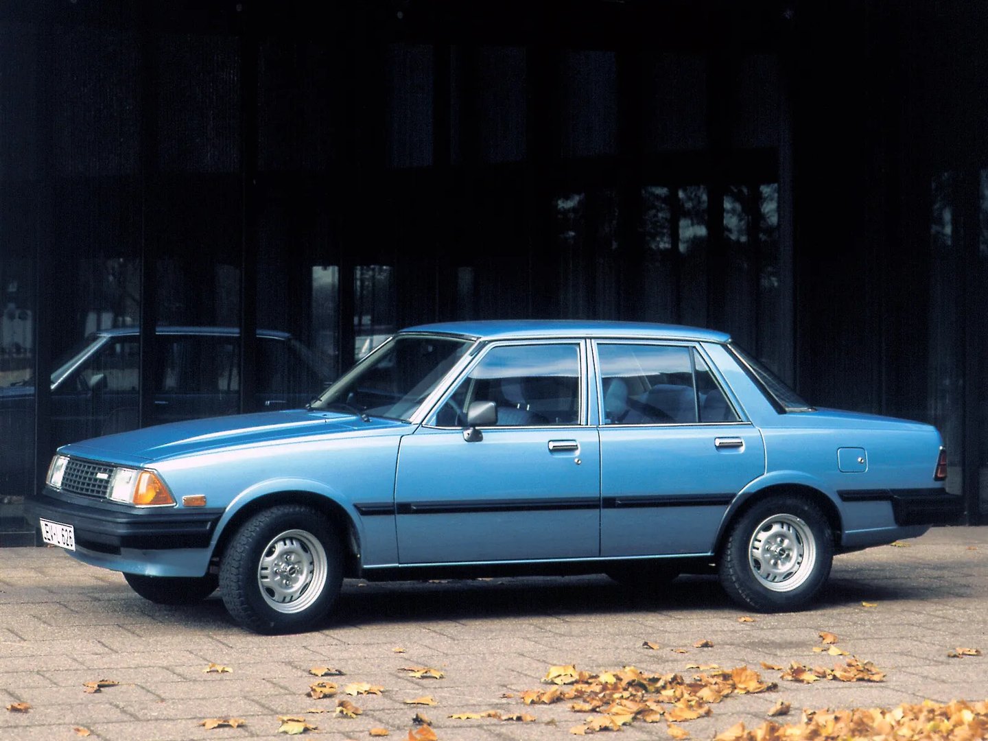 Mazda_626_1_generation__Sedan__5.jpg