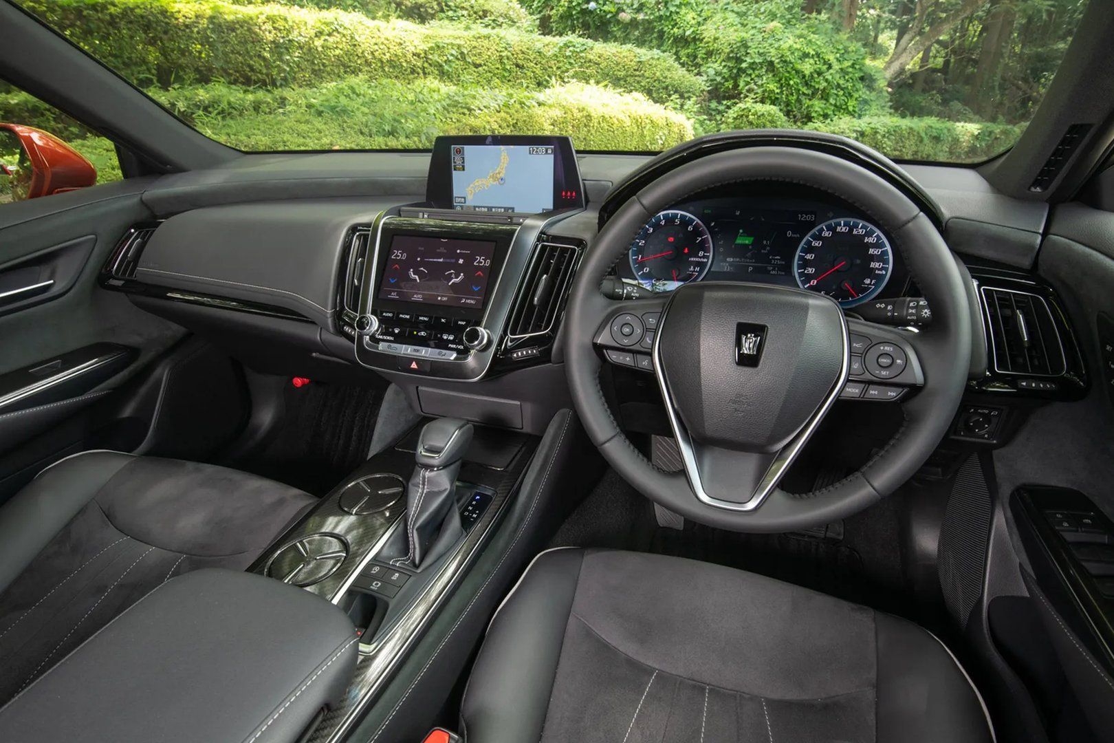 Toyota_Crown_15_generation__Sedan__6.jpg