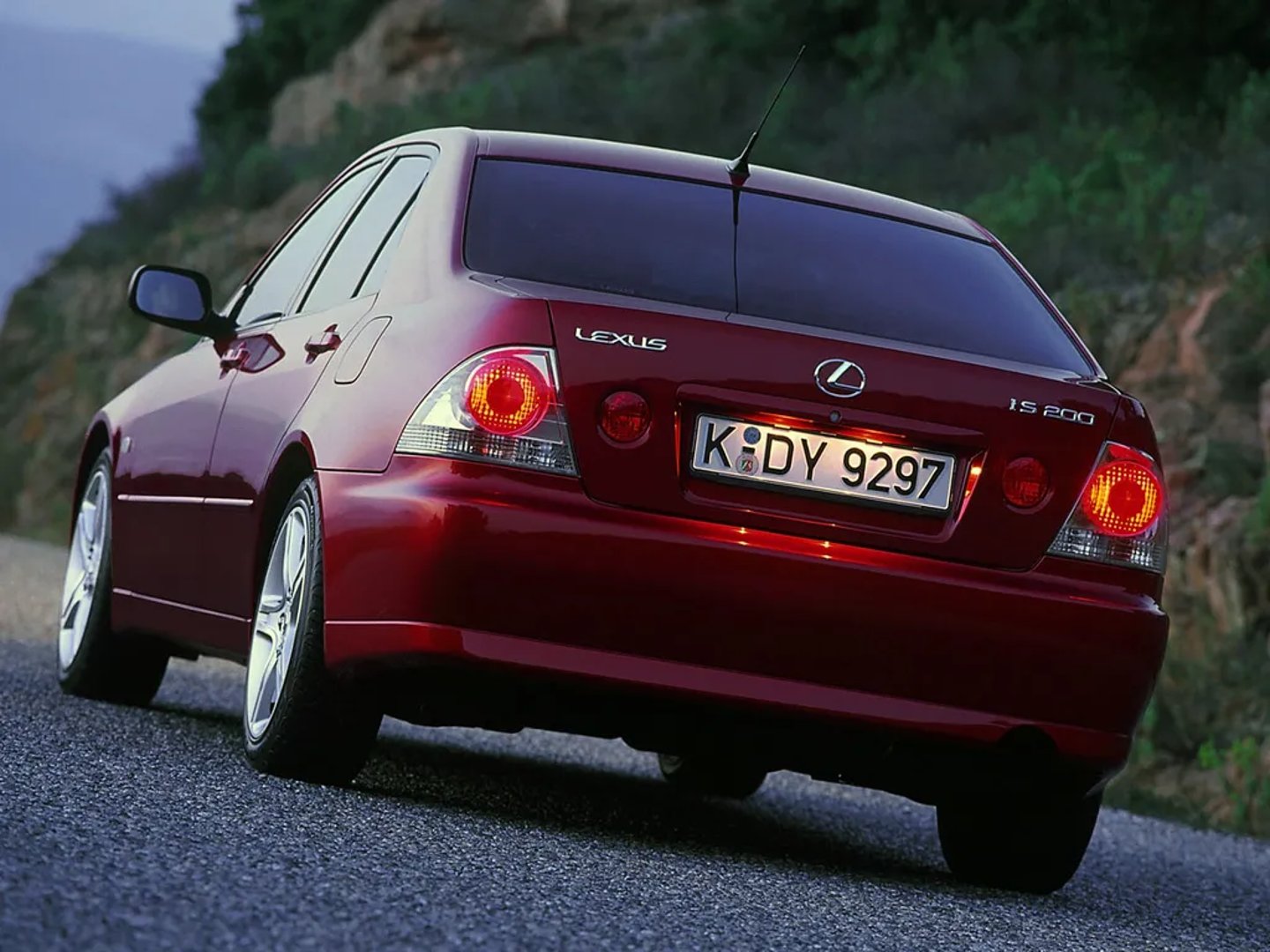 Lexus_IS_1_generation__Sedan__12.jpg
