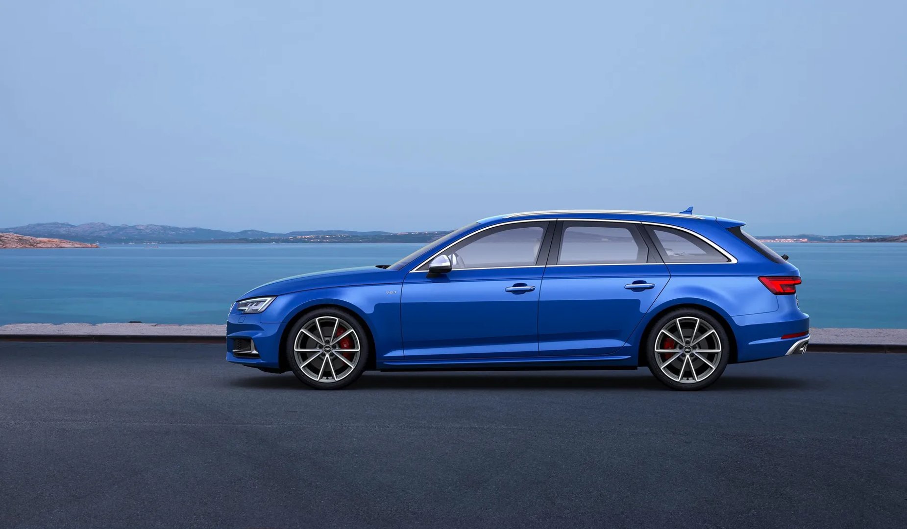Audi_S4_5_generation__Estate_5-door__4.jpg