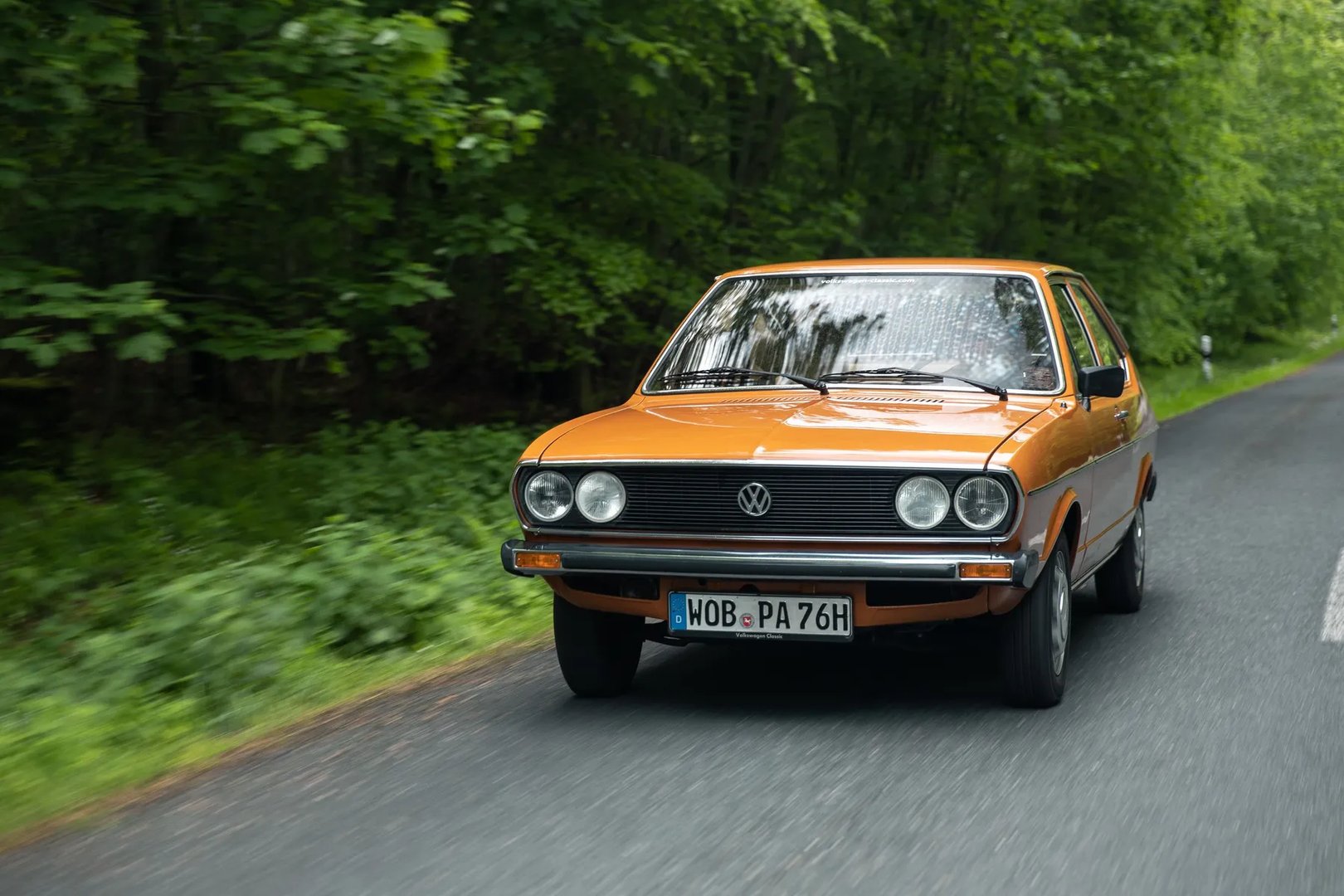 Volkswagen_Passat_1_generation__Hatchback_3-door__8.jpg