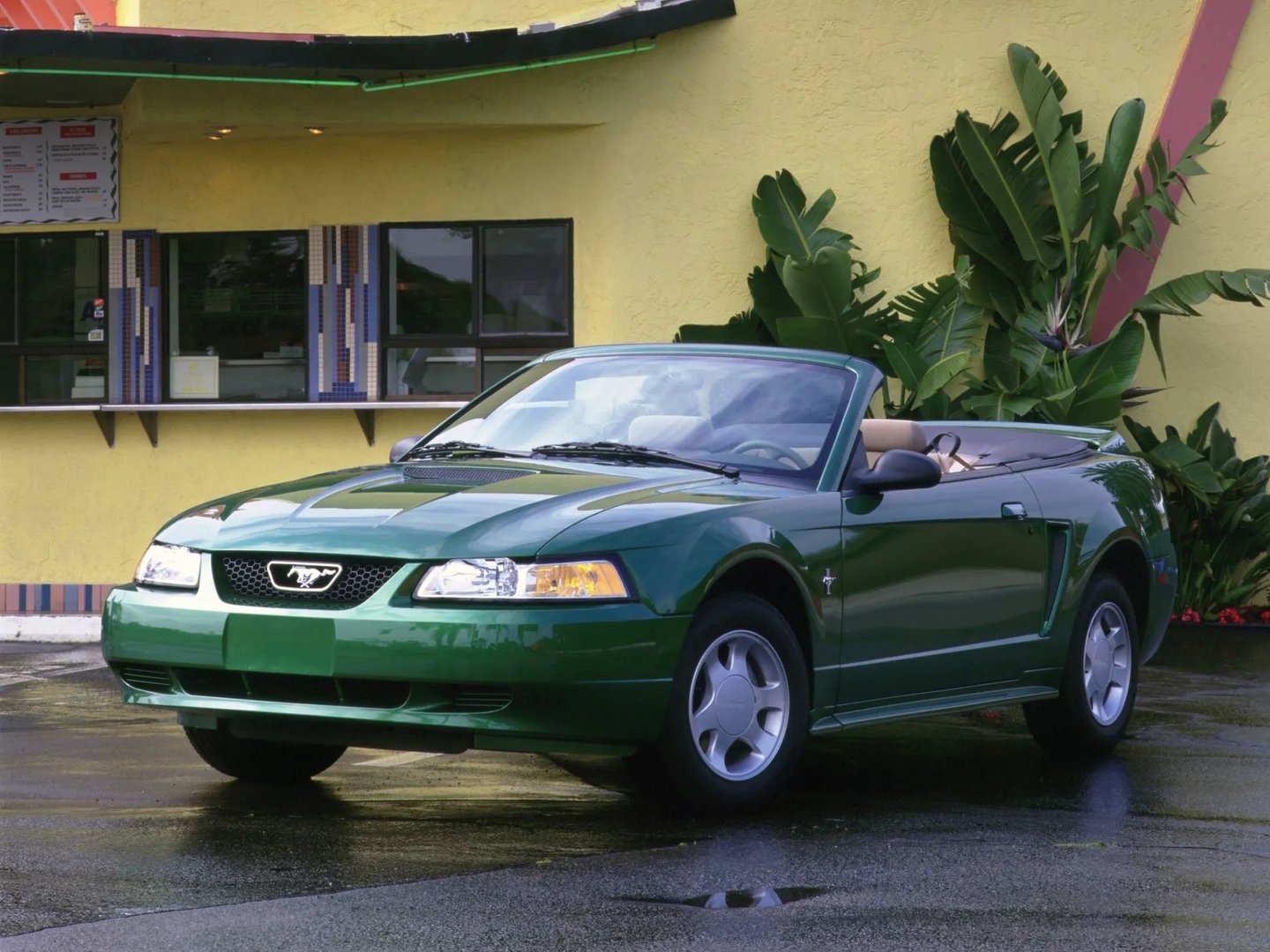 Ford_Mustang_4_generation_restyling__Cabrio__8.jpg