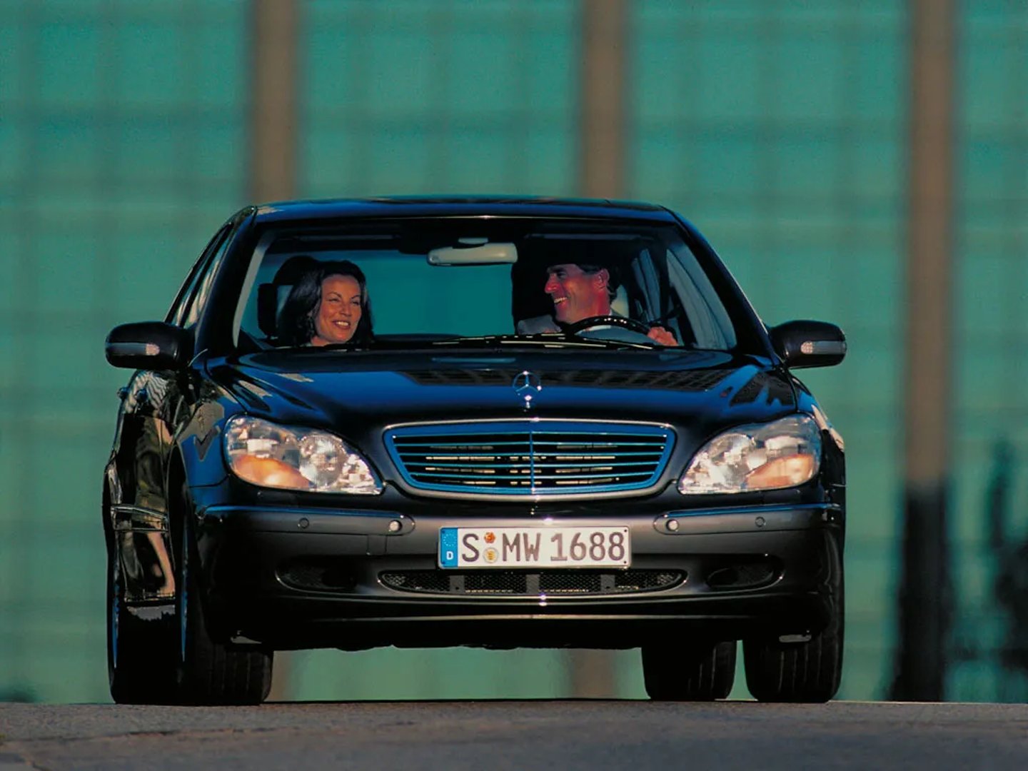 V220  Sedan Long