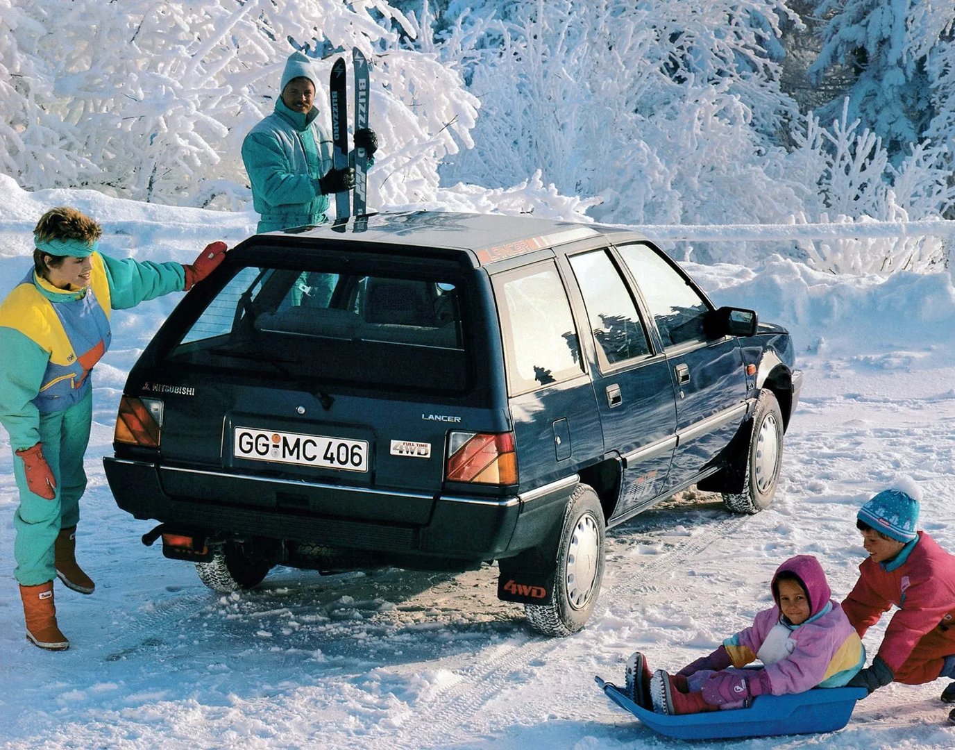 Mitsubishi_Lancer_6_generation__Estate_5-door__2.jpg