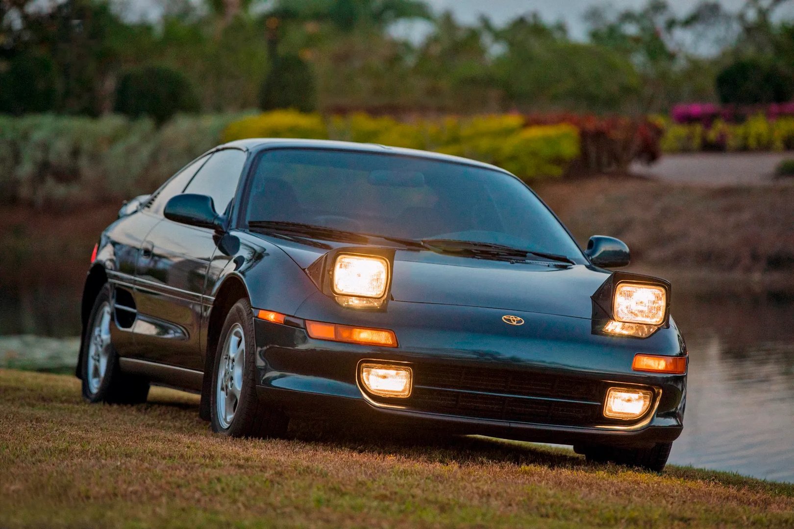 Toyota_MR2_2_generation__Coupe__7.jpg