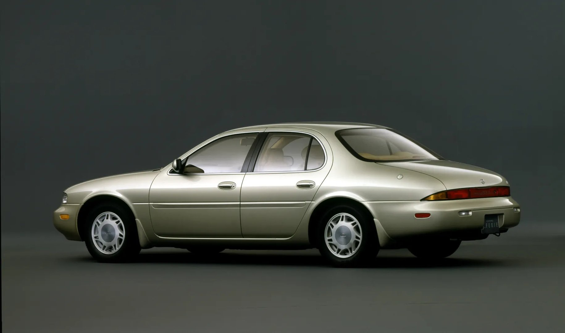 Nissan_Leopard_3_generation__Sedan__2.jpg