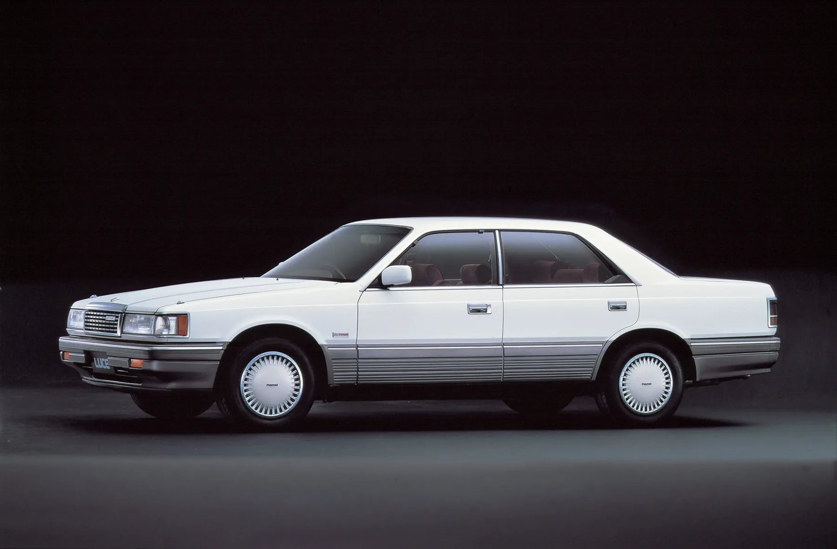 Mazda_Luce_5_generation__Sedan__3.jpg
