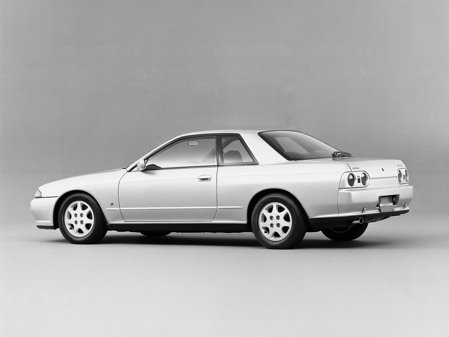 Nissan_Skyline_8_generation__Coupe__3.jpg