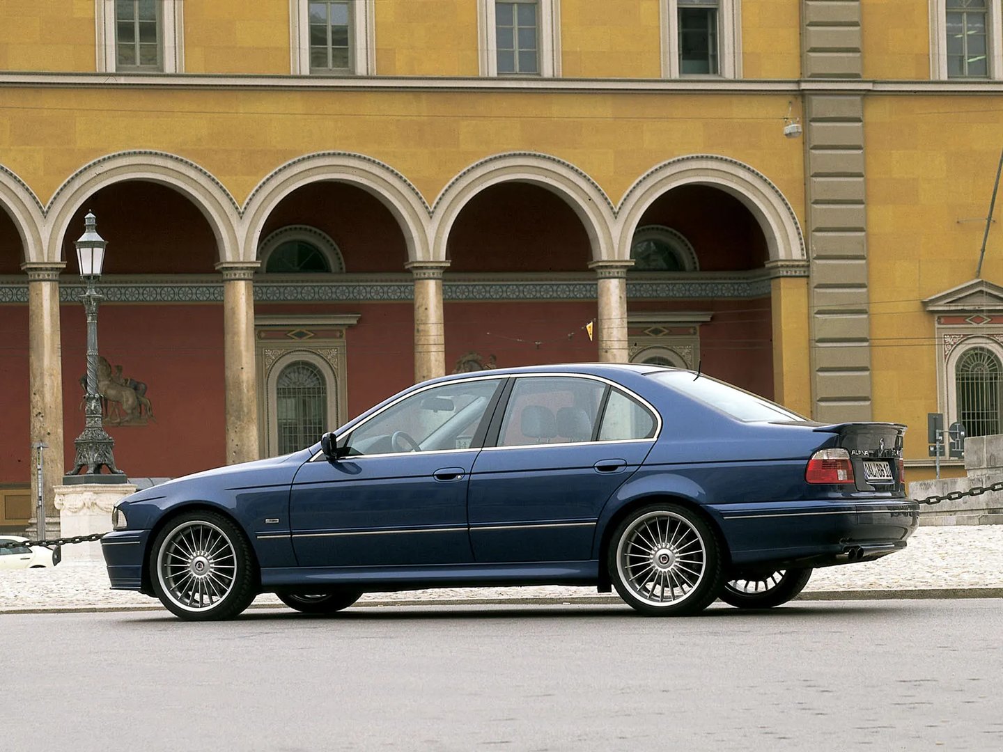Alpina_B10_3_generation__Sedan__2.jpg