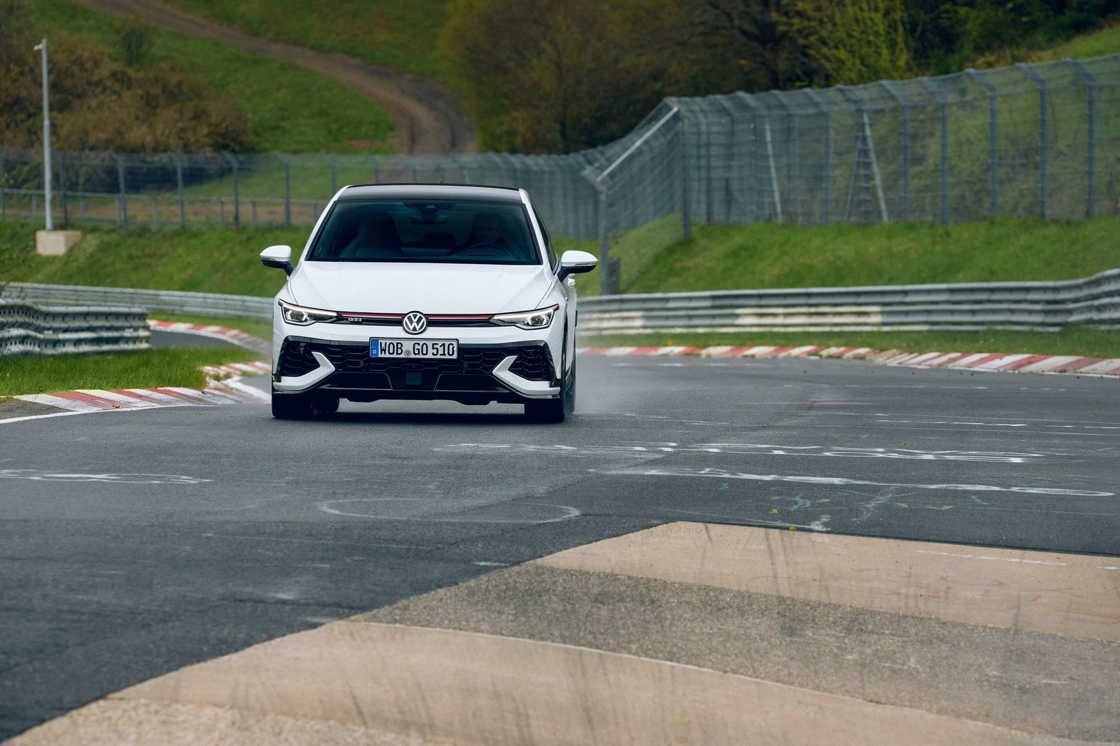 volkswagen_Golf_GTI_Clubsport_8_generation_restyling_1__Hatchback_5-door__22.jpg