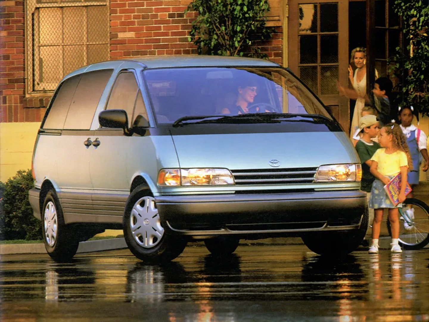 Toyota_Previa_1_generation__Minivan__8.jpg